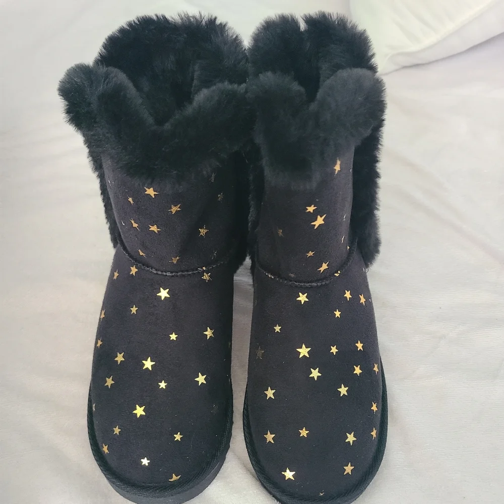 Girls size 2 winter boots NWB, faux fur lined, Olivia Miller girl brand